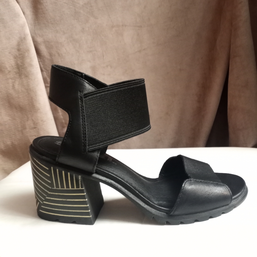 SOREL Black & Cream Geometric Patterened Heeled Sandals